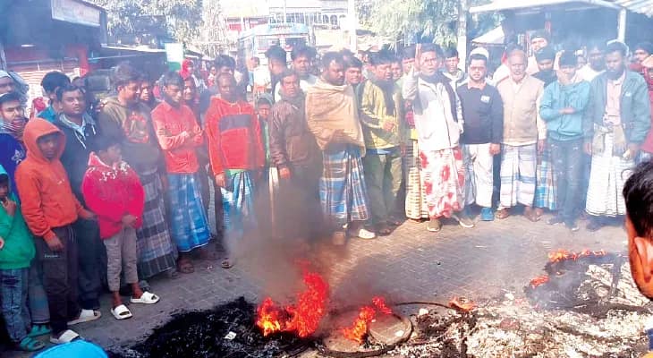 এসআইআর: হেনস্তার প্রতিবাদে বিডিওকে ঘিরে বিক্ষোভ জনতার, হাওড়া, দুই ২৪ পরগনায় অসন্তোষ