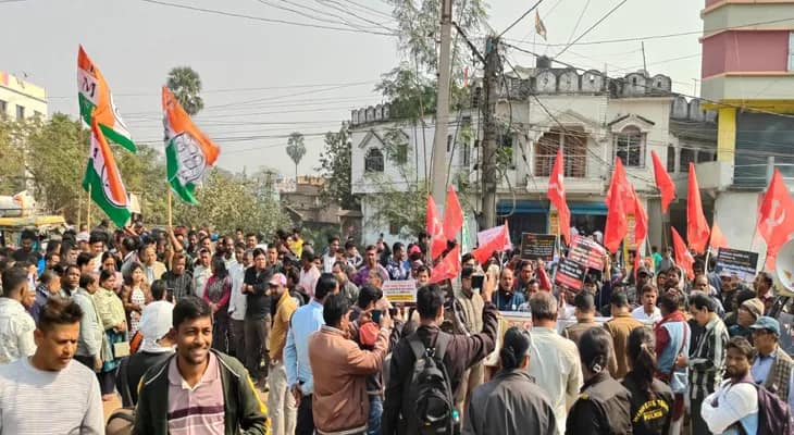 রামপুরহাটে এসআইআর নিয়ে তৃণমূল ও সিপিএমের প্রতিবাদ ঘিরে উত্তেজনা