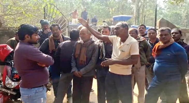 বড়জোড়ায় হাতির হানায় বিঘার পর বিঘা ফসল নষ্ট, বিক্ষোভ চাষিদের