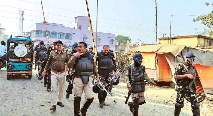 ফের অশান্ত বেলডাঙায় চলল ভাঙচুর, লাঠিচার্জ করল পুলিশ, গ্রেপ্তার ৩০ জন