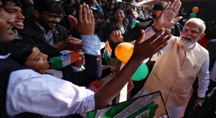 রেশম, পাট শিল্পেও বিপুল বিনিয়োগের প্রতিশ্রুতি ভোটের ঝুলি ভরতে ‘আম’ বার্তা মোদির