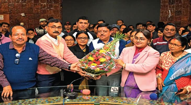 পুর চেয়ারম্যান পদে শপথ নিয়েই শহরের উন্নয়নে নজর সুরজিতের, ভাইস চেয়ারপার্সন হলেন মুনমুন