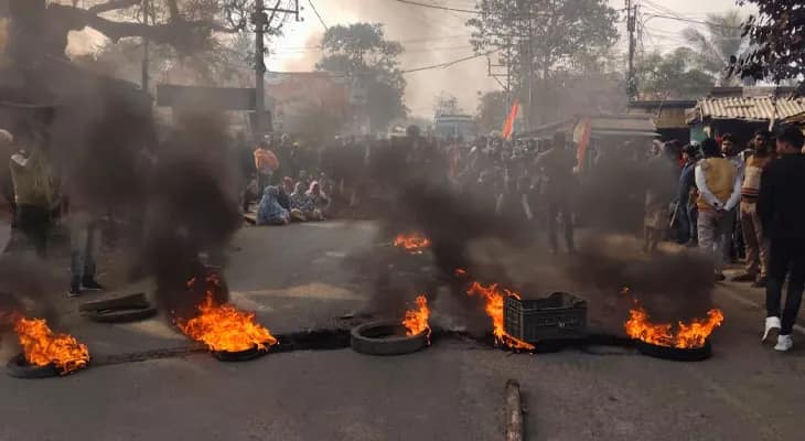 এসআইআর-এর প্রতিবাদে মঙ্গলকোটের বাদশাহী রোড অবরোধ করলেন স্থানীয়রা