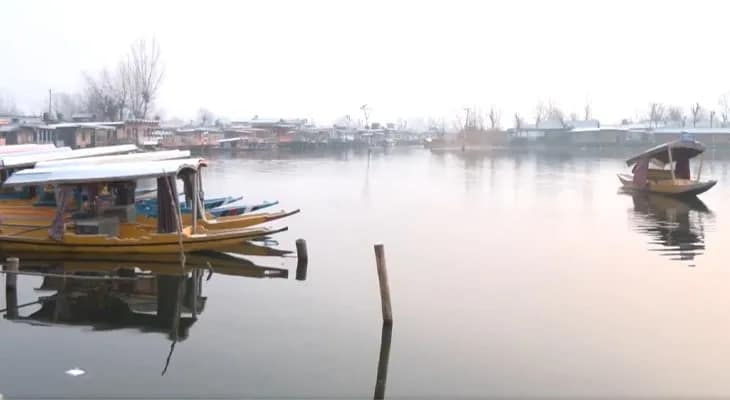 জম্মু ও কাশ্মীরের শ্রীনগরে শৈত্যপ্রবাহ