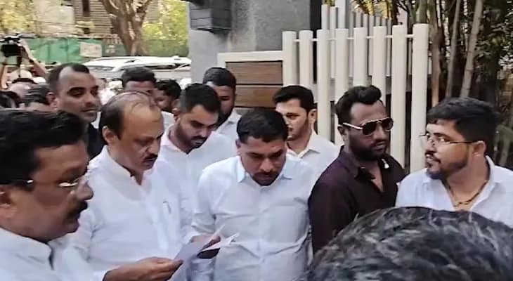 পুনেতে দলীয় নেতা-কর্মীদের সঙ্গে বৈঠকে মহারাষ্ট্রের উপ-মুখ্যমন্ত্রী অজিত পাওয়ার