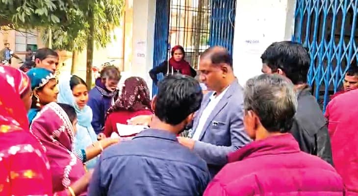 চাকুলিয়া কাণ্ডে দু’দিন শুনানি বাতিলের পর বাড়ছে দুশ্চিন্তা, এসআইআর-এর নথি কি পুড়েছে? দেখছে প্রশাসন