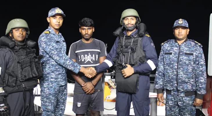 বঙ্গোপসাগরে ভারতীয় জলসীমায় উদ্ধার হওয়া বাংলাদেশী মৎস্যজীবী আবদুল মান্নানকে সেদেশের হাতে তুলে দিল ভারতীয় উপকূরক্ষী বাহিনী