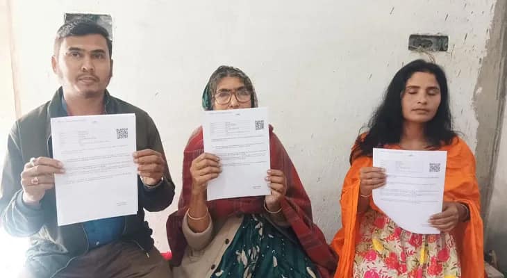 সপরিবারে বিএলওকে এসআইআর-এর শুনানিতে ডাক