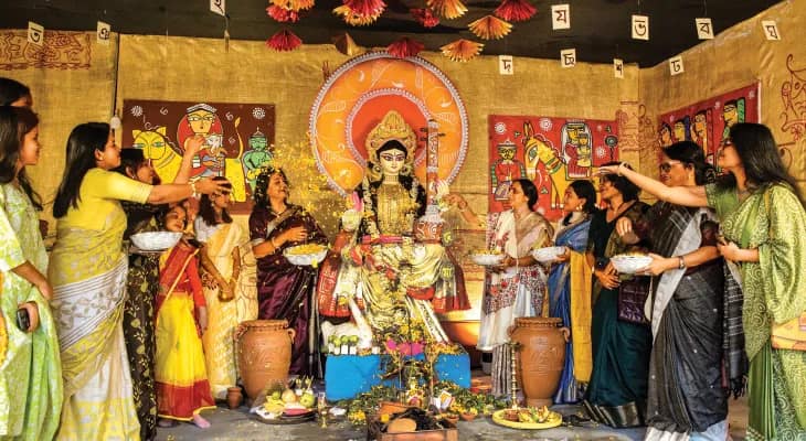 উত্তরবঙ্গ বিশ্ববিদ্যালয়ে পাঁচশো মিটারে ২১টি সরস্বতী পুজো, জনজোয়ারে ভাসল শিলিগুড়ি