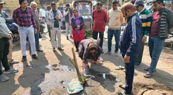 দীর্ঘদিন পর রাজা মণীন্দ্র রোডের দু’জায়গায় নতুন করে সংস্কার