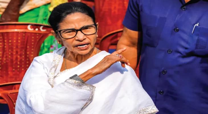 ‘গণতন্ত্র ধ্বংস করে ভোটার দিবস!’ মানুষের হয়রানি অব্যাহত, কমিশনকে তীব্র আক্রমণ মমতার