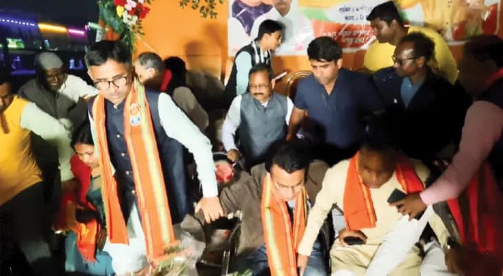 খাকুড়দায় রুদ্রনীলের সভায় বিশৃঙ্খলা, ভেঙে পড়ল মঞ্চ