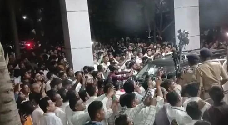 পুনে থেকে বারামতির উদ্দেশ্যে রওনা দিলেন শারদ যাদব