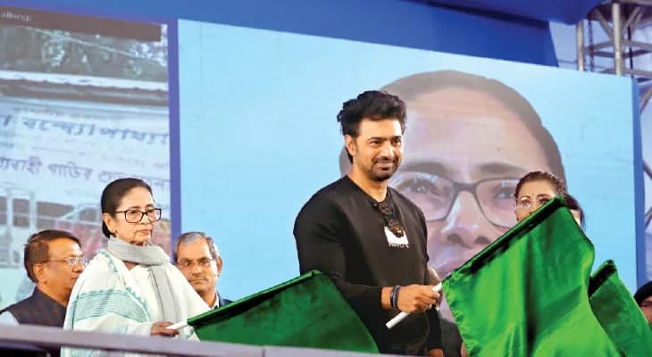 সিঙ্গুর থেকে একদিনেই ৩৩ হাজার কোটি টাকার প্রকল্প উপহার মমতার