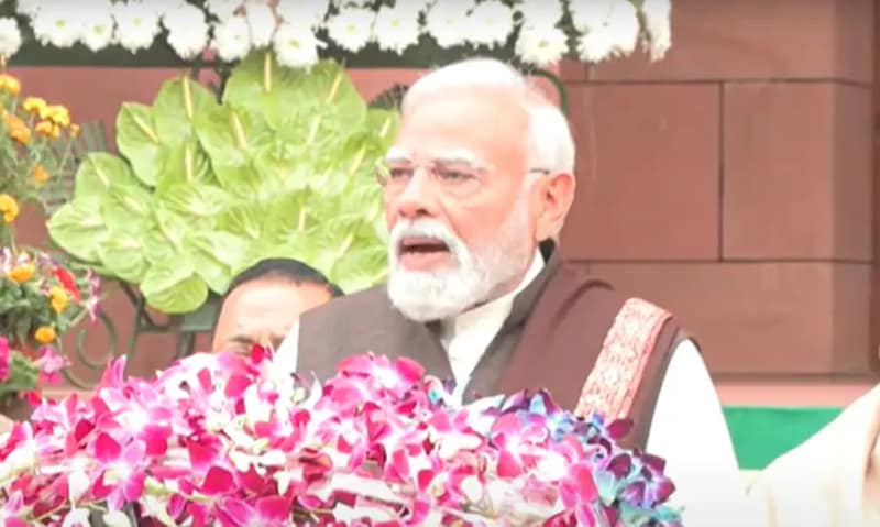 বাজেট অধিবেশন: সংসদে সংবাদমাধ্যমের সামনে বক্তব্য রাখছেন প্রধানমন্ত্রী