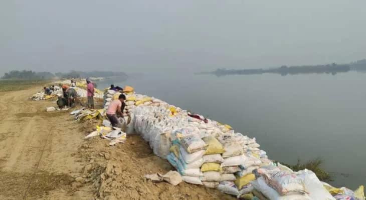 নদী ভাঙন প্রতিরোধের কাজ শুরু হল মহিশুড়া পঞ্চায়েতে,নবদ্বীপে ‘বর্তমান’-এর খবরের জের