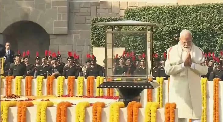 মহাত্মা গান্ধীর মৃত্যুবার্ষিকীতে দিল্লিতে রাজঘাটে শ্রদ্ধাজ্ঞাপন প্রধানমন্ত্রী নরেন্দ্র মোদির