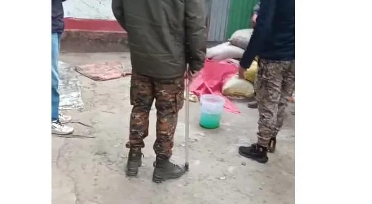 কোচবিহারের দিনহাটার গীতালদহে একটি বাড়ির সামনে থেকে তাজা বোমা উদ্ধার