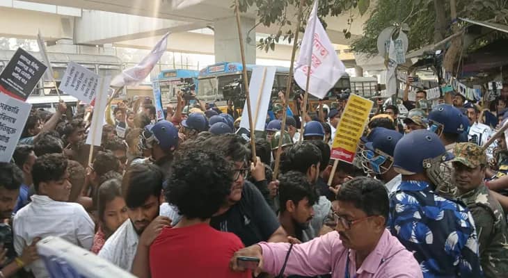 বিকাশ ভবনে এসএফআইয়ের অভিযানকে কেন্দ্র করে উত্তেজনা, পুলিশের সঙ্গে ধস্তাধস্তি
