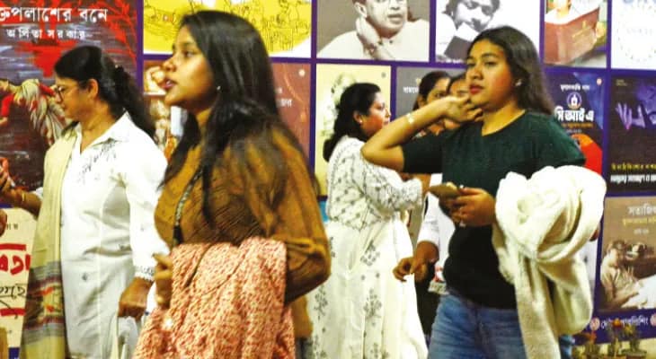 বইমেলায় এখন বাড়তি বোঝা সোয়েটার, জানুয়ারিতেও কদর নেই ‘কাশ্মীরি কাওয়া’র