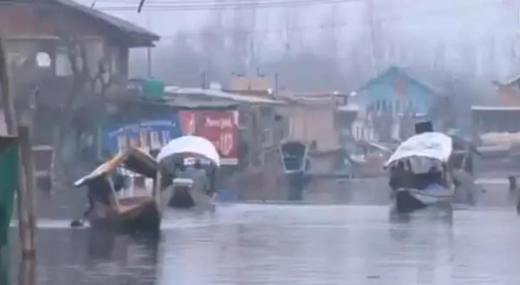 জম্মু ও কাশ্মীরের শ্রীনগরে ব্যাপক শৈত্যপ্রবাহ