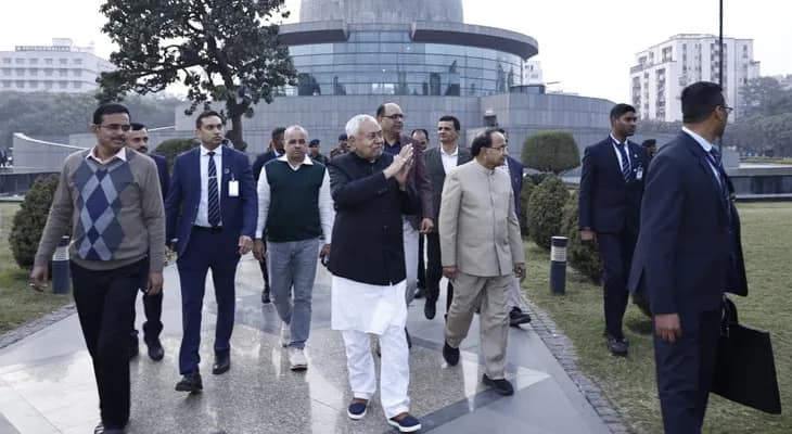 পাটনায় বুদ্ধস্মৃতি পার্কে গেলেন বিহারের মুখ্যমন্ত্রী নীতীশ কুমার