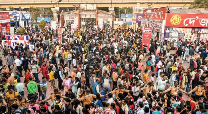 বইমেলা: শেষের আগেই গতবারের ভিড়কে টেক্কা