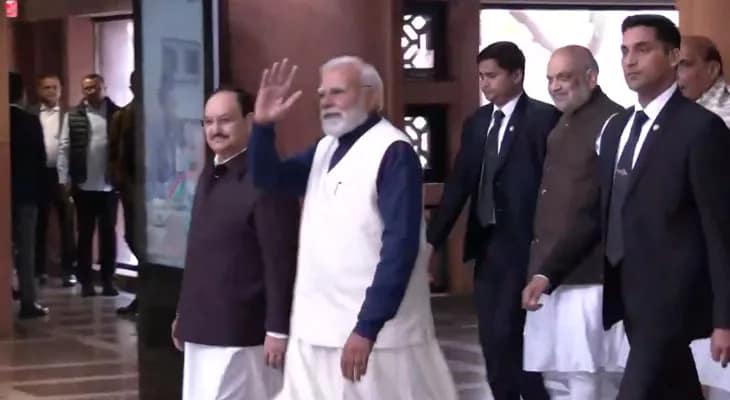 দিল্লিতে এনডিএ বৈঠক শেষে বের হলেন প্রধানমন্ত্রী নরেন্দ্র মোদি, সঙ্গে রয়েছেন অমিত শাহ, জেপি নাড্ডা