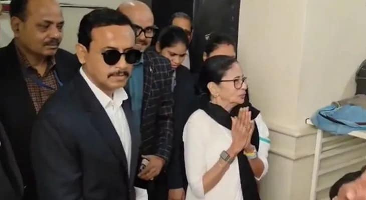 এসআইআর মামলায় সওয়াল করতে সুপ্রিম কোর্টে পৌঁছলেন মমতা বন্দ্যোপাধ্যায়