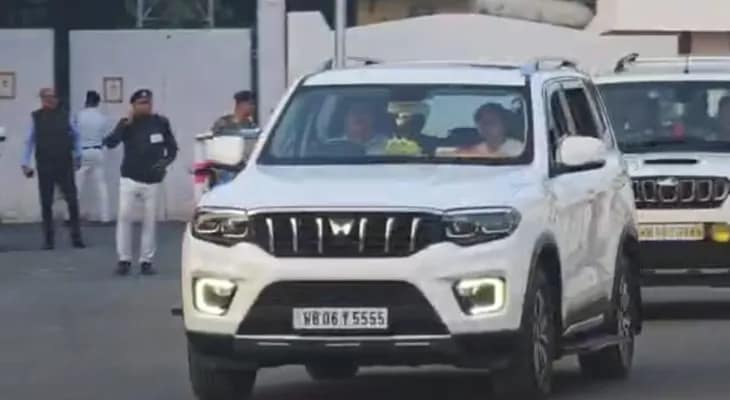 কলকাতায় ফিরলেন মমতা বন্দ্যোপাধ্যায়