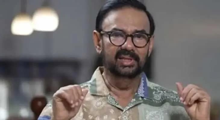 মালায়ালম  অভিনেতা মাণিয়ানপিল্লা রাজুর গাড়ির সঙ্গে বাইকের ধাক্কা, জখম  ২