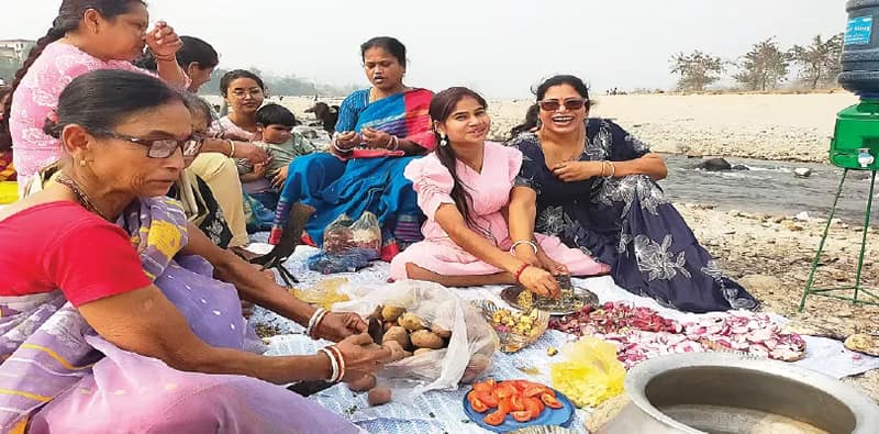 বাগডোগরার এমএম তরাই পিকনিক স্পটে ফেব্রুয়ারিতেও জমজমাট ভিড়
