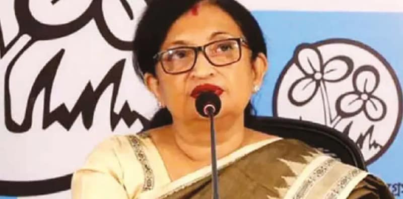 ডোরিনা ক্রসিংয়ের মঞ্চে বক্তব্য রাখছেন চন্দ্রিমা ভট্টাচার্য