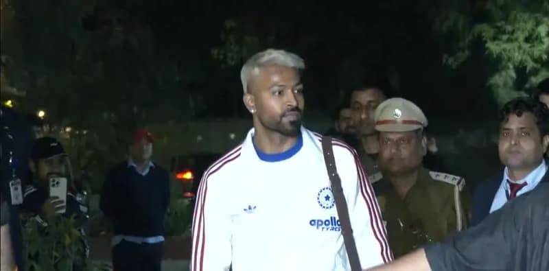 দিল্লিতে হেড কোচ গৌতম গম্ভীরের বাড়ি থেকে নৈশভোজ সেরে বেরিয়ে গেলেন হার্দিক পান্ডিয়া, অভিষেক শর্মারা