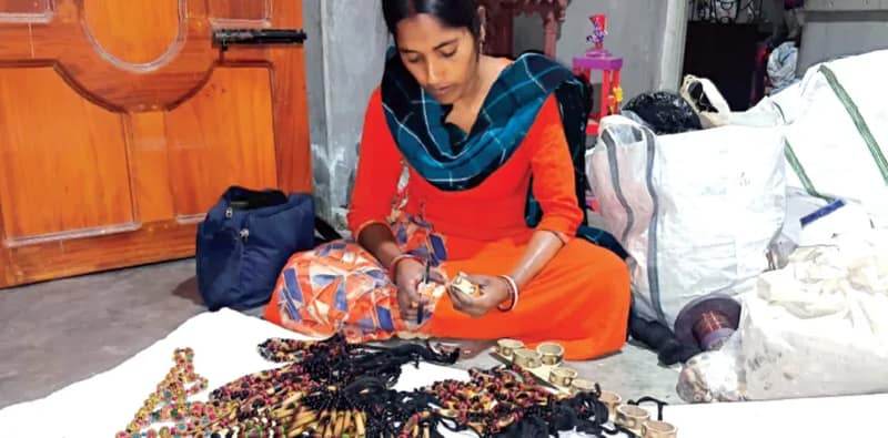 পূর্বস্থলীর মহিলাদের তৈরি বাঁশের গয়নার পাড়ি অসম, বেঙ্গালুরুতে