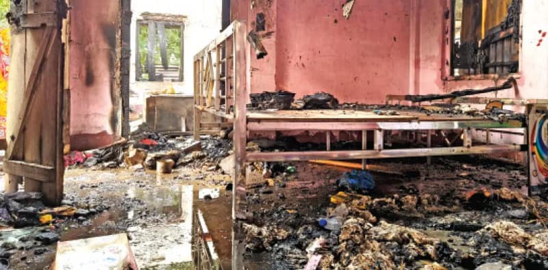 চার্জ দেওয়ার সময় ই-স্কুটারের ব্যাটারি বিস্ফোরণ, পু‌ড়ল বাড়ি