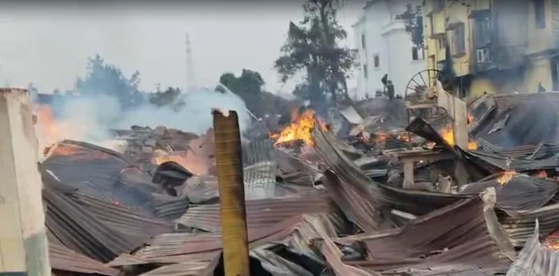 আমতায় বিধ্বংসী আগুন, ক্ষতি কোটি টাকারও বেশি, জখম এক