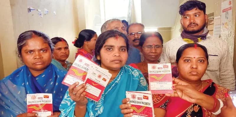 ডাকঘরের ভুয়ো স্ট্যাম্প বানিয়ে টাকা আত্মসাৎ, নন্দকুমারে ধৃত পোস্টাল এজেন্ট  গ্রাহকদের বিক্ষোভ
