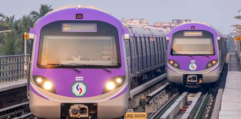 বিকল স্বয়ংক্রিয় সিগন্যাল ব্যবস্থা  ইস্ট-ওয়েস্ট মেট্রো রুটে থমকে গেল পরিষেবা