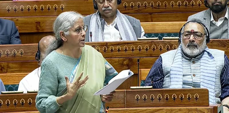 বাজেট বঞ্চনা ঢাকতে মমতা-অভিষেককে টার্গেট সীতারামনের,পালটা আক্রমণ তৃণমূলের