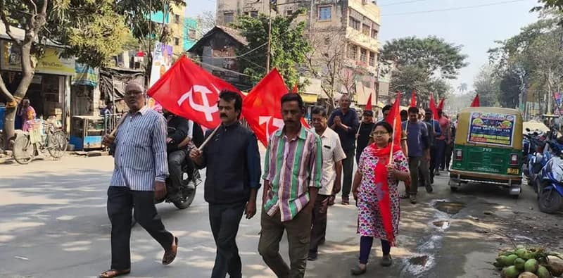 ধর্মঘটের সমর্থনে কলকাতার রাজপথে বামেদের মিছিল