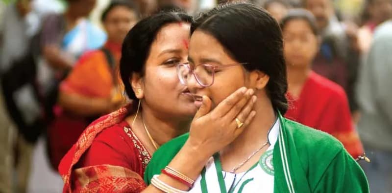 বারাকপুরে পরীক্ষার্থীদের বিনামূল্যে অটো  পরিষেবা, দত্তপুকুরে দুর্ঘটনায় আহত ছয়