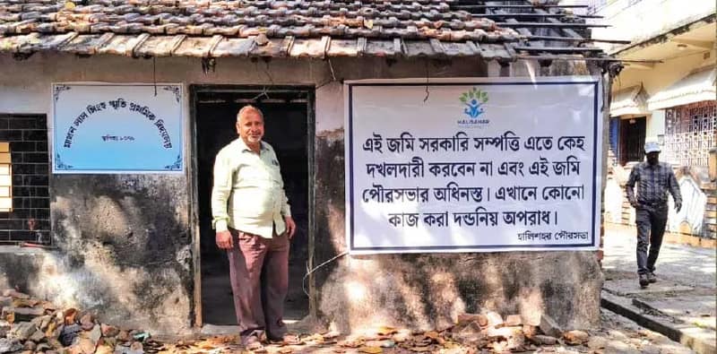 বন্ধ স্কুল দখলের চেষ্টা, রুখল পুরসভা