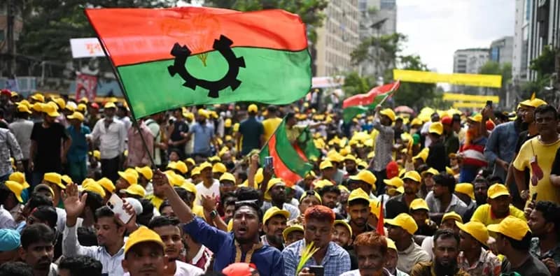 বাংলাদেশ নির্বাচন: সংখাগরিষ্ঠতার পথে বিএনপি