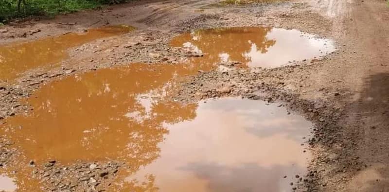 রাস্তা বেহাল, সীমাহীন যন্ত্রণায় সাত গ্রামের গর্ভবতীরা, ছাড়ছেন গ্রাম