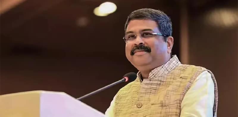 টেট: সুনির্দিষ্ট কোনো আশ্বাসই দিলেন না কেন্দ্রীয় শিক্ষামন্ত্রী, হতাশ শিক্ষকরা