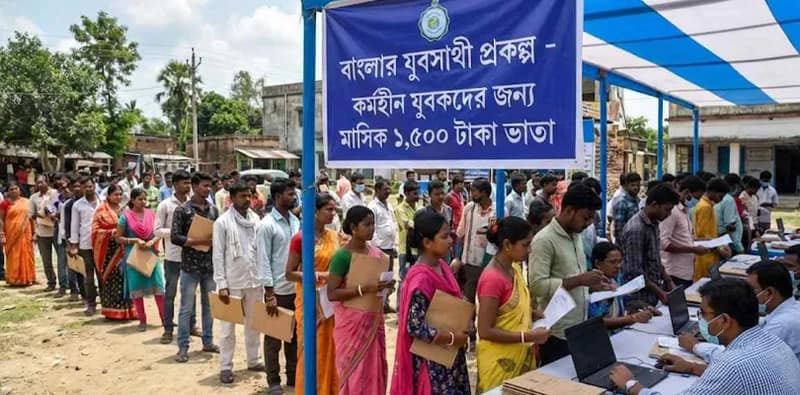 প্রথম দিনেই ৫ লক্ষ ‘যুবসাথী’, শিবির খুলতেই আবেদনের হিড়িক জেলায় জেলায়