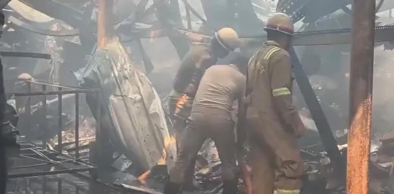 গাজিয়াবাদে একসঙ্গে দু'টি কারখানায় আগুন, আগুন নিয়ন্ত্রণে দমকলবাহিনী