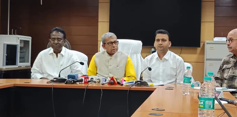 সাসপেন্ড হওয়া ৭ জন সরকারি আধিকারিকের পাশে দাঁড়াল রাজ্য সরকারি কর্মচারী ফেডারেশন