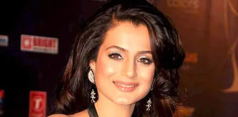 আইনি বিপাকে আমিশা